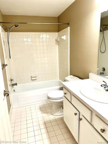 26949 Farmbrook Villa Drive 96, Southfield, MI 48034