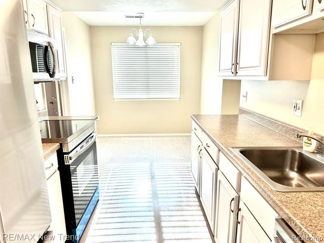 26949 Farmbrook Villa Drive 96, Southfield, MI 48034