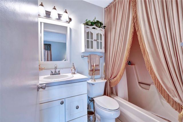 98 Spring Lake Drive 103, Vero Beach, FL 32962