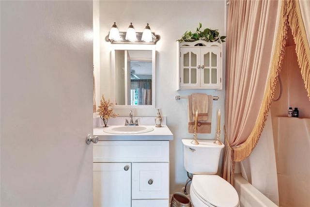 98 Spring Lake Drive 103, Vero Beach, FL 32962