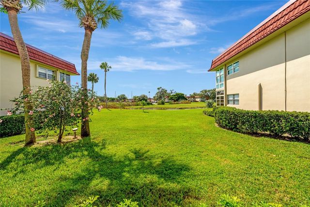 98 Spring Lake Drive 103, Vero Beach, FL 32962