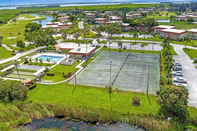 98 Spring Lake Drive 103, Vero Beach, FL 32962