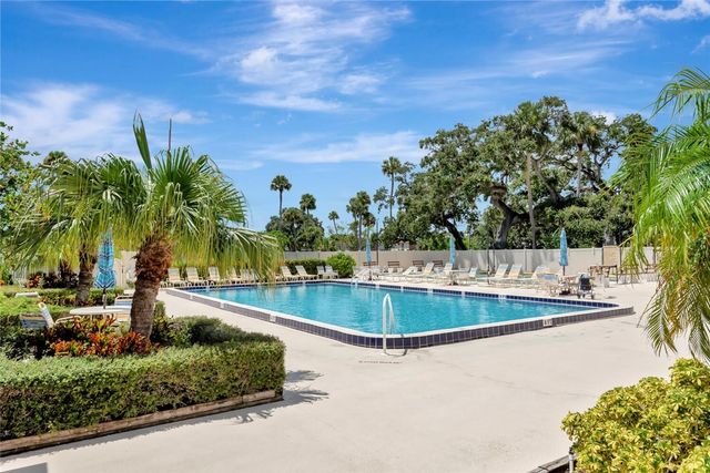 98 Spring Lake Drive 103, Vero Beach, FL 32962