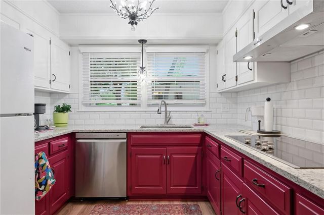 70 Woodbridge Lane, Kansas City, MO 64145