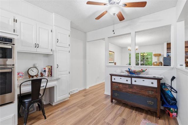 70 Woodbridge Lane, Kansas City, MO 64145