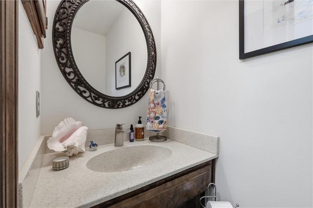 70 Woodbridge Lane, Kansas City, MO 64145