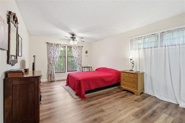 70 Woodbridge Lane, Kansas City, MO 64145