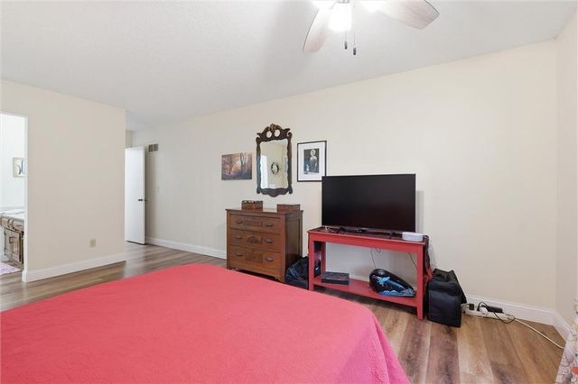 70 Woodbridge Lane, Kansas City, MO 64145