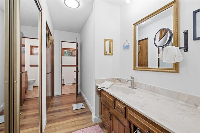 70 Woodbridge Lane, Kansas City, MO 64145