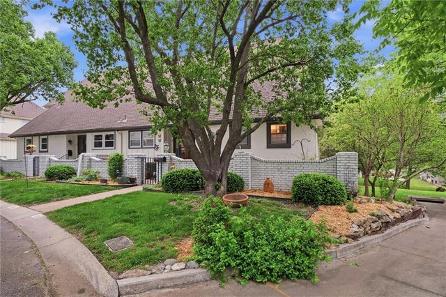 70 Woodbridge Lane, Kansas City, MO 64145