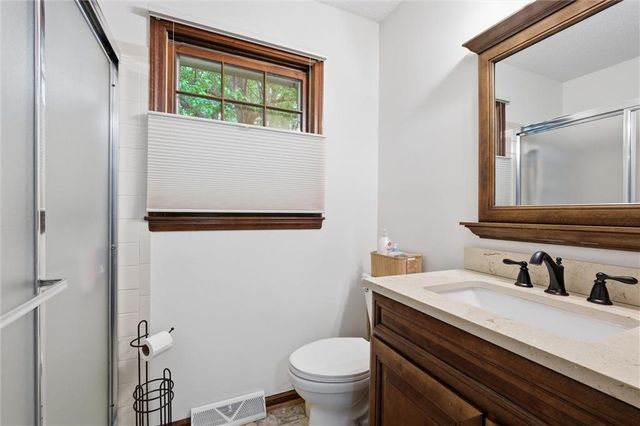 70 Woodbridge Lane, Kansas City, MO 64145