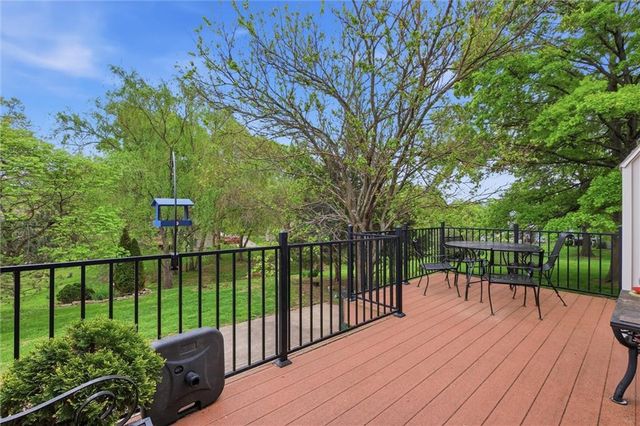 70 Woodbridge Lane, Kansas City, MO 64145