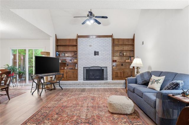 70 Woodbridge Lane, Kansas City, MO 64145