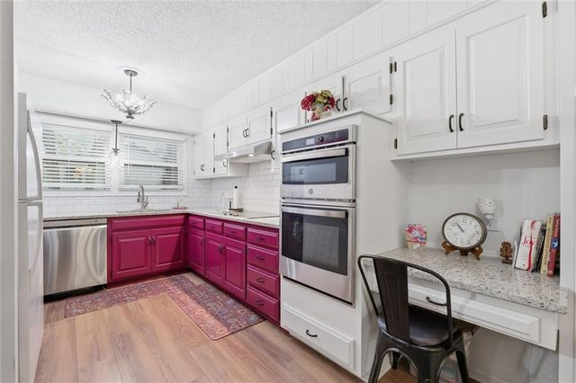 70 Woodbridge Lane, Kansas City, MO 64145