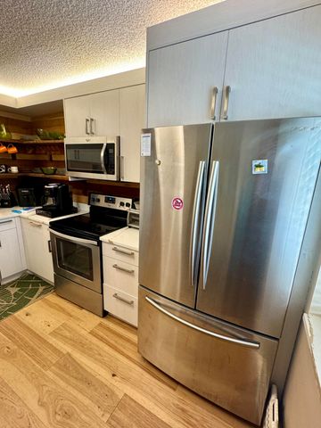 6698 10th Avenue N 401, Greenacres, FL 33467