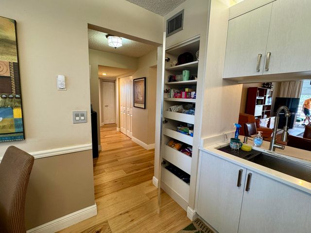 6698 10th Avenue N 401, Greenacres, FL 33467