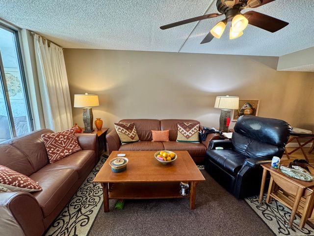 6698 10th Avenue N 401, Greenacres, FL 33467