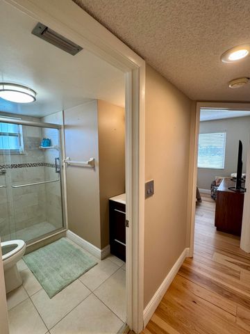 6698 10th Avenue N 401, Greenacres, FL 33467