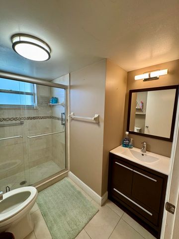 6698 10th Avenue N 401, Greenacres, FL 33467