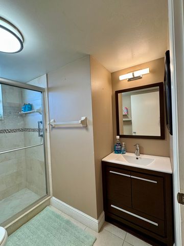 6698 10th Avenue N 401, Greenacres, FL 33467