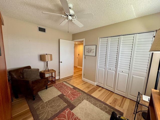 6698 10th Avenue N 401, Greenacres, FL 33467