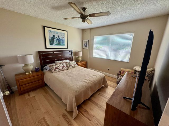 6698 10th Avenue N 401, Greenacres, FL 33467