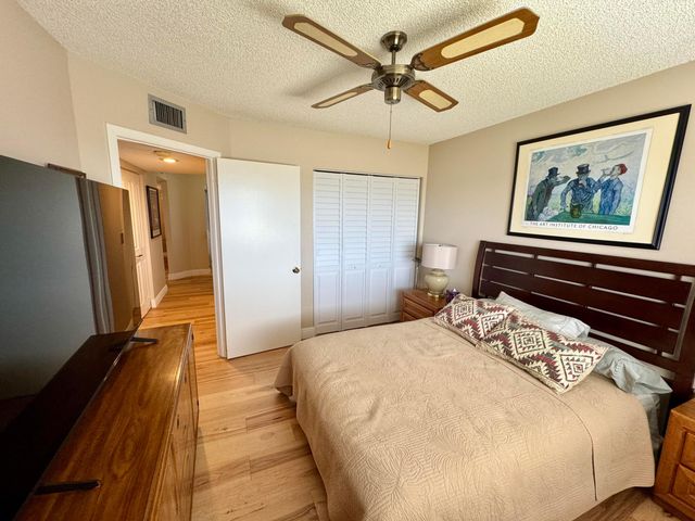 6698 10th Avenue N 401, Greenacres, FL 33467