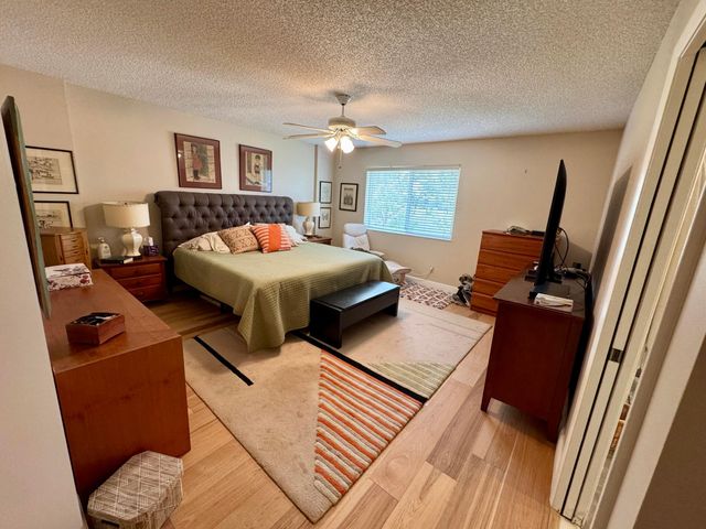 6698 10th Avenue N 401, Greenacres, FL 33467