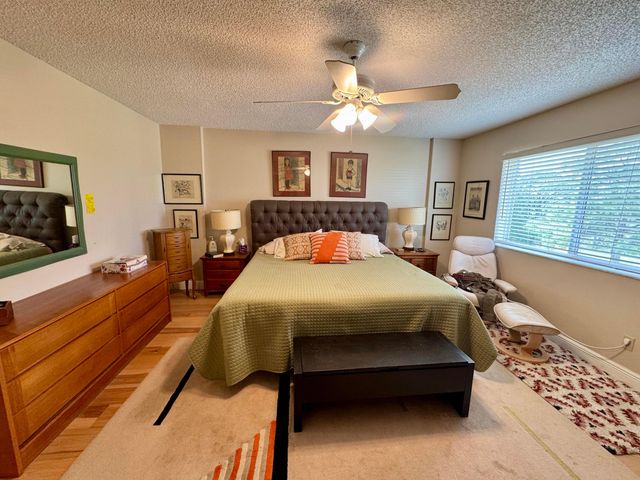 6698 10th Avenue N 401, Greenacres, FL 33467