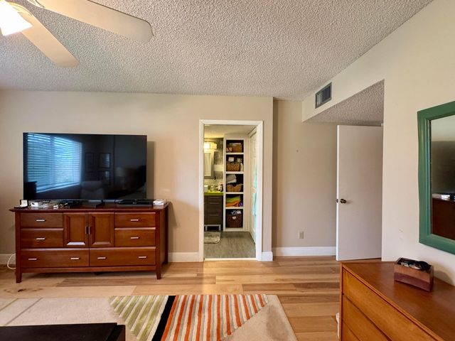 6698 10th Avenue N 401, Greenacres, FL 33467