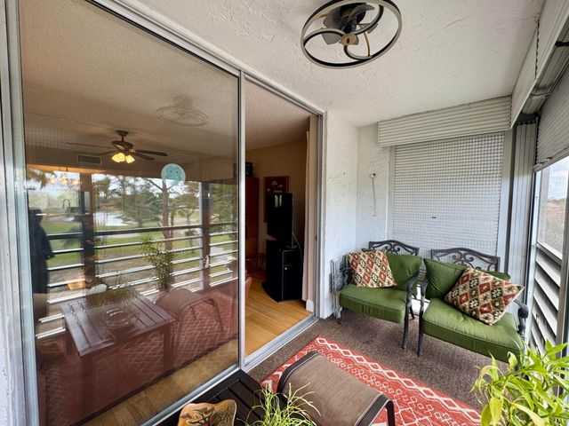 6698 10th Avenue N 401, Greenacres, FL 33467