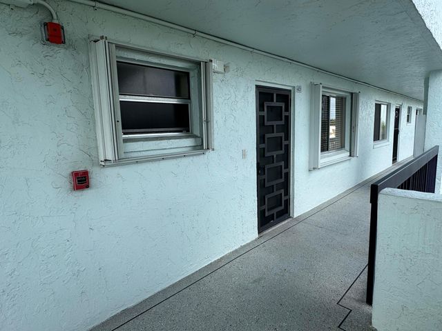 6698 10th Avenue N 401, Greenacres, FL 33467