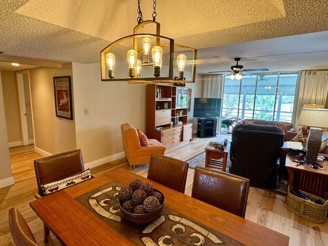 6698 10th Avenue N 401, Greenacres, FL 33467