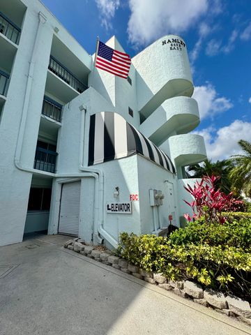 6698 10th Avenue N 401, Greenacres, FL 33467