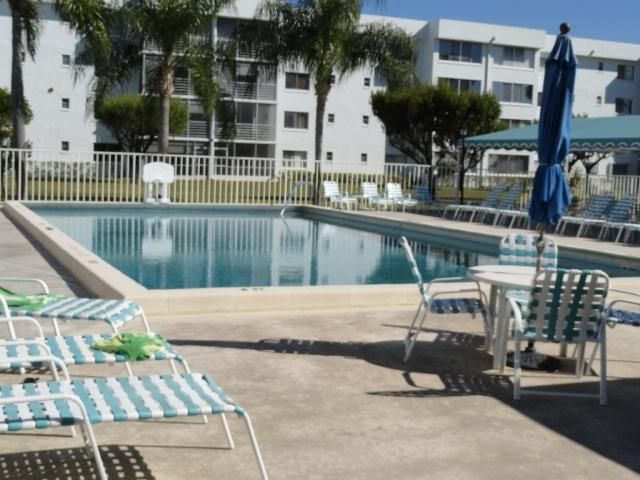 6698 10th Avenue N 401, Greenacres, FL 33467