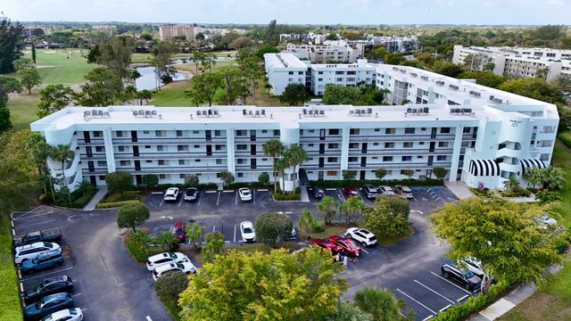 6698 10th Avenue N 401, Greenacres, FL 33467