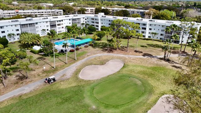 6698 10th Avenue N 401, Greenacres, FL 33467