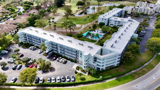 6698 10th Avenue N 401, Greenacres, FL 33467