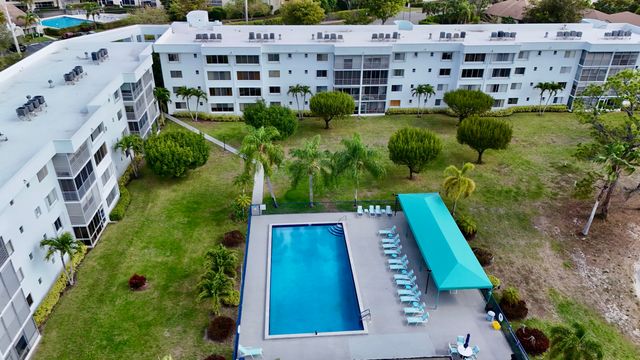 6698 10th Avenue N 401, Greenacres, FL 33467