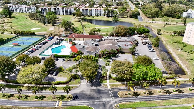 6698 10th Avenue N 401, Greenacres, FL 33467