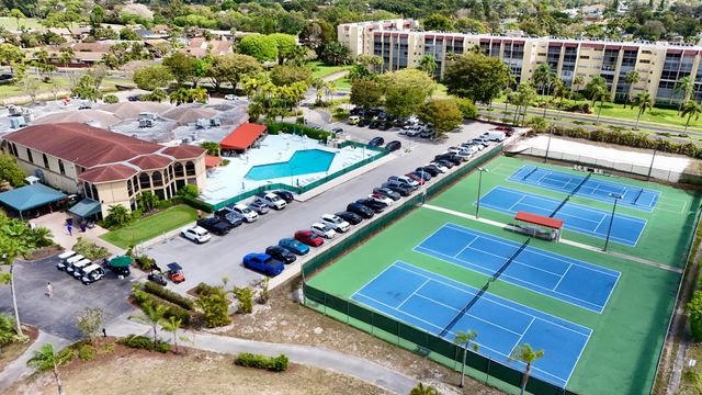 6698 10th Avenue N 401, Greenacres, FL 33467