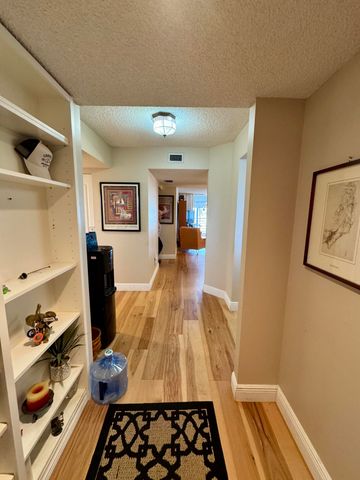 6698 10th Avenue N 401, Greenacres, FL 33467