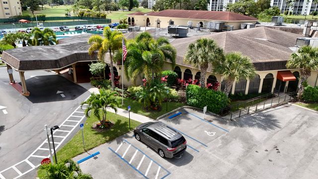 6698 10th Avenue N 401, Greenacres, FL 33467