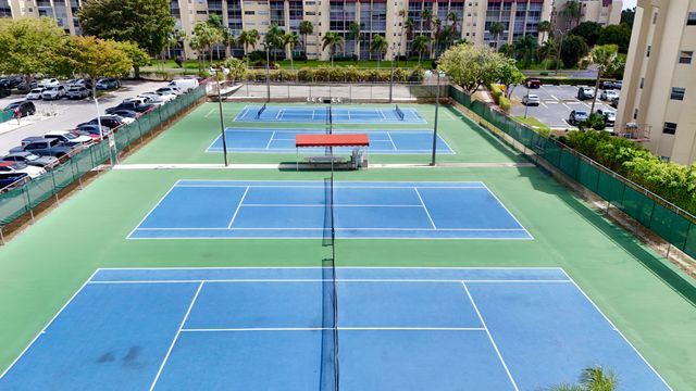 6698 10th Avenue N 401, Greenacres, FL 33467