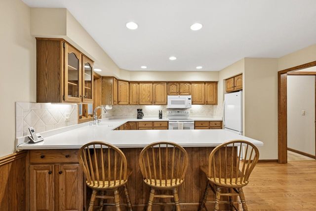 2203 Napa TRAIL, Waukesha, WI 53188