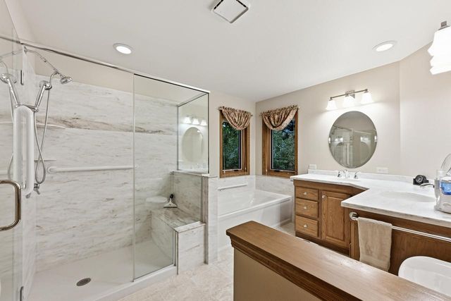 2203 Napa TRAIL, Waukesha, WI 53188