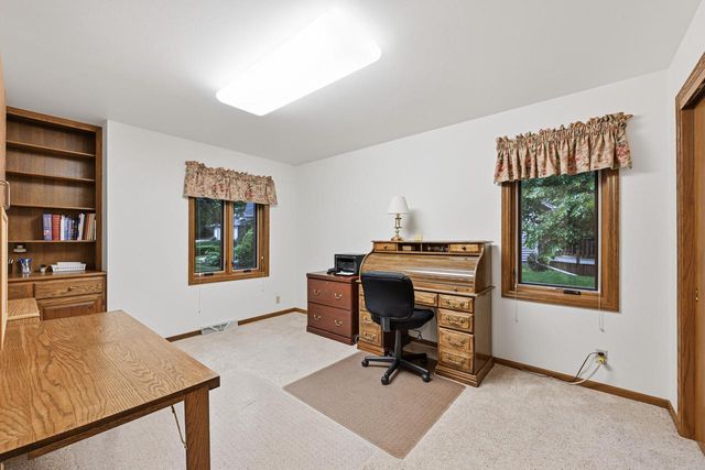 2203 Napa TRAIL, Waukesha, WI 53188