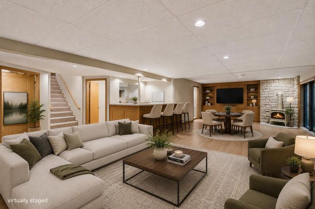 2203 Napa TRAIL, Waukesha, WI 53188