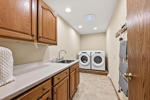 2203 Napa TRAIL, Waukesha, WI 53188