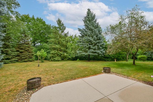 2203 Napa TRAIL, Waukesha, WI 53188